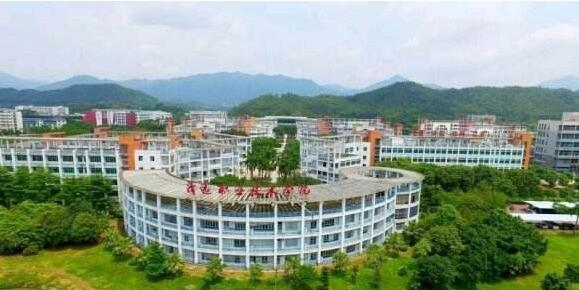 2020年清遠(yuǎn)職業(yè)技術(shù)學(xué)院大專收費標(biāo)準(zhǔn)